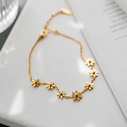 18k Gold Daisy Anklet - Sweet Flower Design Ankle All Delicate Gold-toned Bracelet Evenly Spaced Female Adults