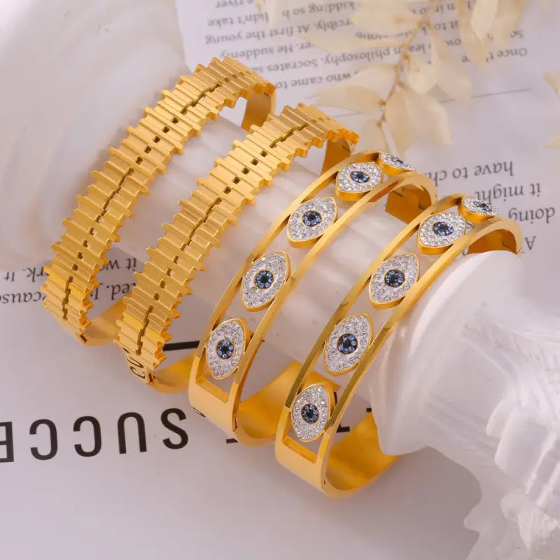 18k Gold Diamond Bracelet - Luxury Bangle All Gold-toned Bangles Sleek Link Design Female Adults