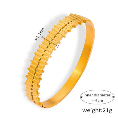 18k Gold Diamond Bracelet - Luxury Bangle All Gold-toned Bangle Bracelet Textured Segmented Female Adults